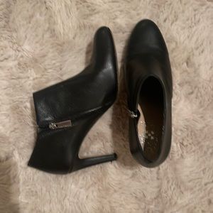 Vince Camuto black heeled booties size 7